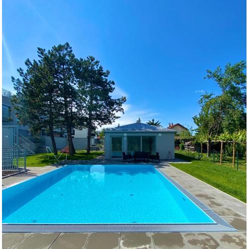 The Splash by JR City Apartments
