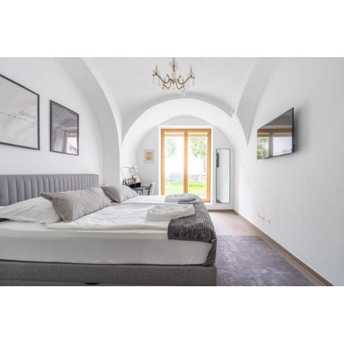 Tranquil Wachau Escape - 45m2 with Outdoor Terrace