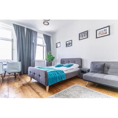 Trendy 1BR Apt, with Top Location