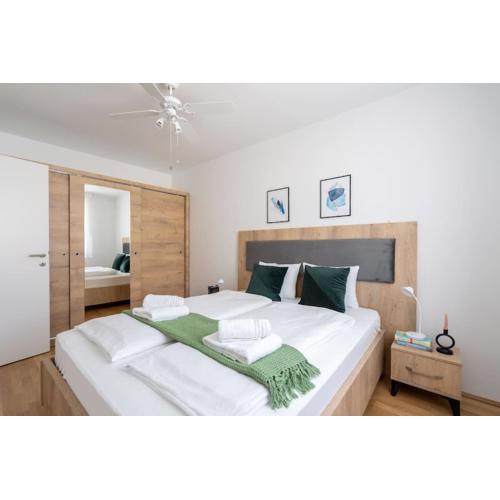 Trendy 1BR, Direct City Access by HM