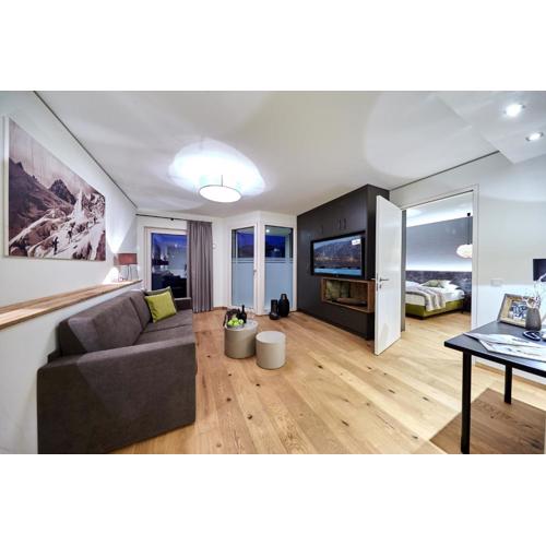 TWO TIMEZ - Boutique Hotel - with AC