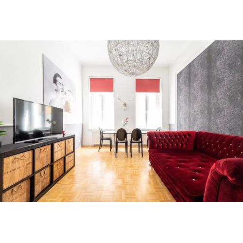 Unique 1BR Oasis Near Subway by HM