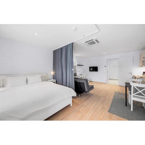 VibeStudio 301 - Central - AC - Licensed - Parking Nearby