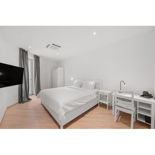 VibeStudio 305 - Central - AC - Licensed - Parking Nearby