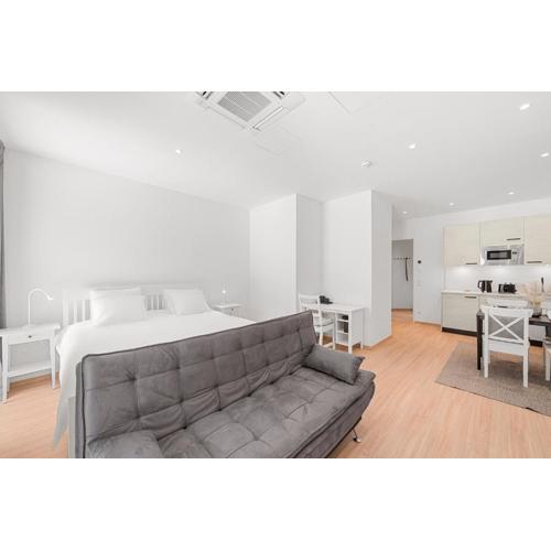 VibeStudio 402 - Central - AC - Licensed - Parking Nearby