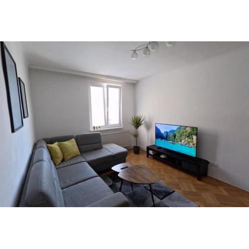 Vienna: Cozy 2-Room Apt. (U3 - Schweglerstrasse)