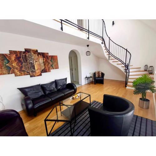 Vienna Roof Top Apartment with Terrace, Parking and AC