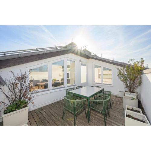 Vienna Rooftop Haven 120m, 3BR, Terrace, City Views!