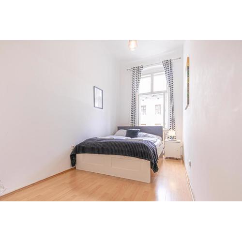 Viennese 3BR Apt. Near Wiener Stadthalle & Central