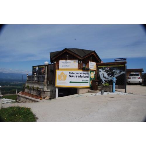 Weinberg-Panorama- Camping