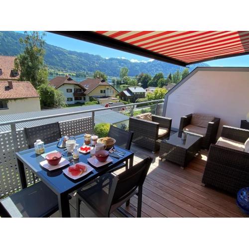 with lake view Comfortable holiday residence