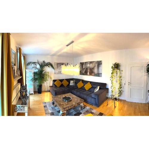 Wohnung 2 mit Balkon und Bergblick
