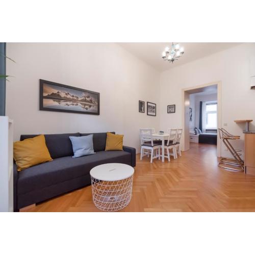 Zentrale Ruhelage im typischen Wiener Altbau